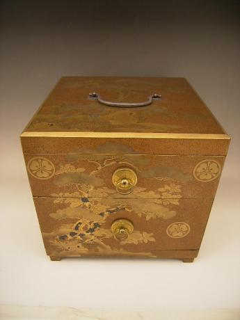 JAPANESE 19TH CENTURY GOLD LACQUER COSMETIC BOX <br><font color=red><b>SOLD</b></font>