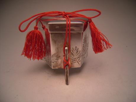 JAPANESE MID 20TH CENTURY PURE SILVER BOX<br><font color=red><b>SOLD</b></font>