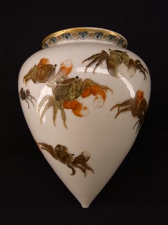 JAPANESE EARLY 20TH CENTURY KUTANI HANGING VASE WITH CRAB DESIGN<br><font color=red><b>SOLD</b></font>
