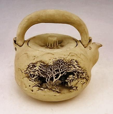 JAPANESE EARLY 20TH CENTURY EARTHENWARE TEAPOT BY SASAKI NIROKU<br><font color=red><b>SOLD</b></font>