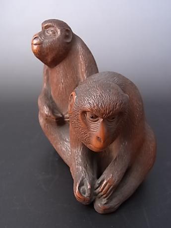 JAPANESE EARLY 20TH CENTURY CARVED WOOD PAIR OF MONKEYS
