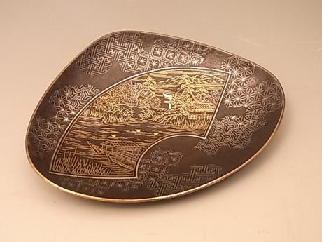 JAPANESE MEIJI PERIOD KOMAI SHELL SHAPE IRON INLAID DISH<br><font color=red><b>SOLD</b></font>