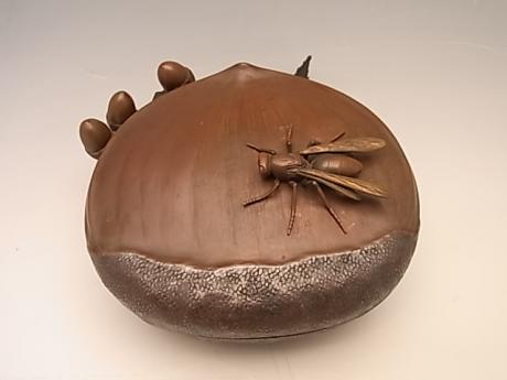 JAPANESE EARLY 20TH CENTURY BRONZE CHESTNUT BOX WITH WASP<br><font color=red><b>SOLD</b></font>