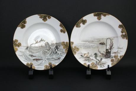 JAPANESE EARLY 20TH CENTURY PAIR OF MAKUZU STYLE PORCELAIN PLATES BY IMURA<br><font color=red><b>SOLD</b></font