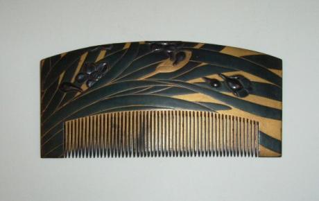 JAPANESE EDO PERIOD LACQUER DAFFODIL COMB<br><font color=red><b>SOLD</b></font>