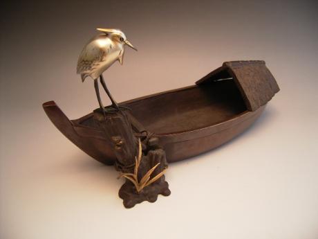 JAPANESE EARLY 20TH CENTURY BRONZE BOAT AND HERON, SIGNED SHUSEI<br><font color=red><b>SOLD</b></font>