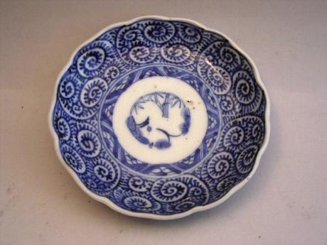 JAPANESE 18TH CENTURY TAKO KARAKURA DESIGN SMALL PLATE