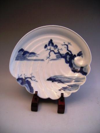 JAPANESE EARLY 19TH CENTURY BLUE AND WHITE HIRADO WARE DISH<br><font color=red><b>SOLD</b></font>
