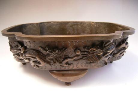 JAPANESE EARLY 20TH CENTURY LARGE BRONZE IKEBANA CONTAINER