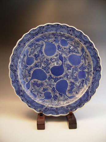 JAPANESE EARLY 19TH CENTURY BLUE AND WHITE GOURD DESIGN CHARGER<br><font color=red><b>SOLD</b></font>