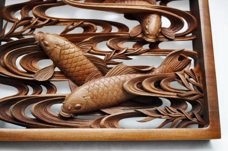 JAPANESE EARLY 20TH CENTURY FINELY CARVED SMALL WOODEN KOI DESIGN